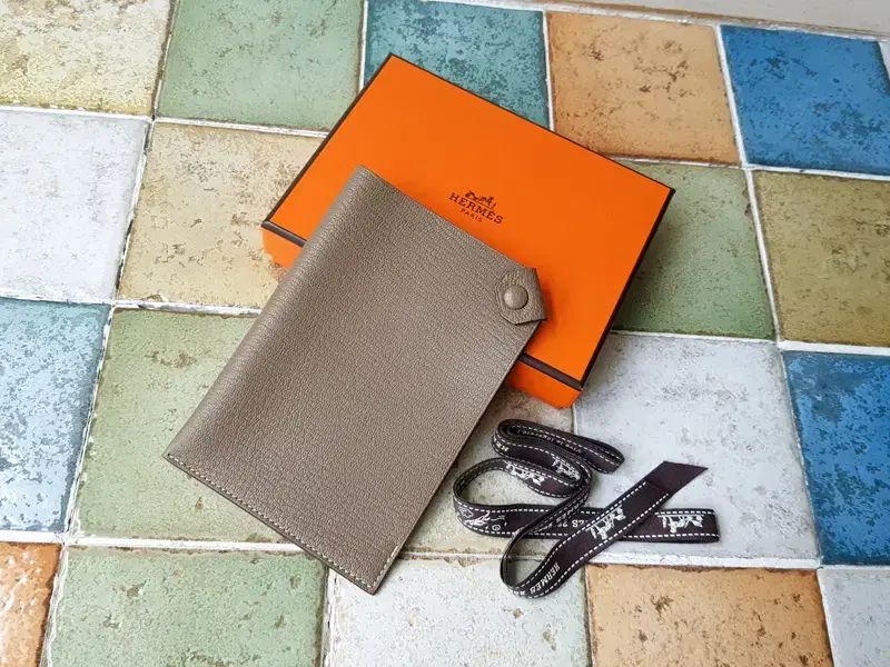 Hermes エルメス 駐路場 ターマック パスポートカバー パスポートウォレット