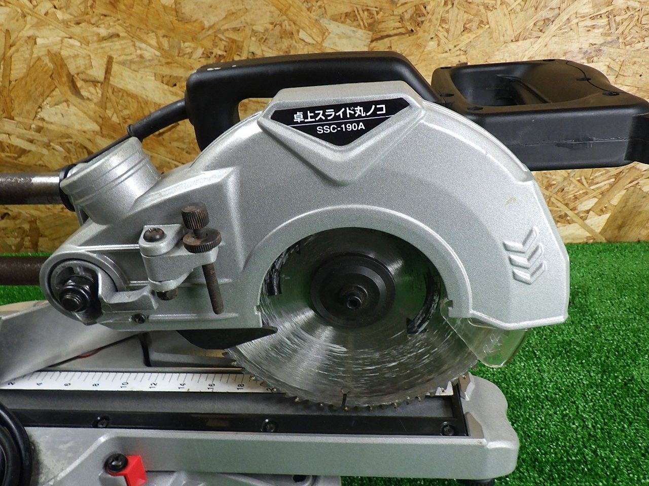 のこ部分のバネ効いていません 新興製作所 卓上スライド丸ノコ SSC-190A 回転はしています ジャンク品