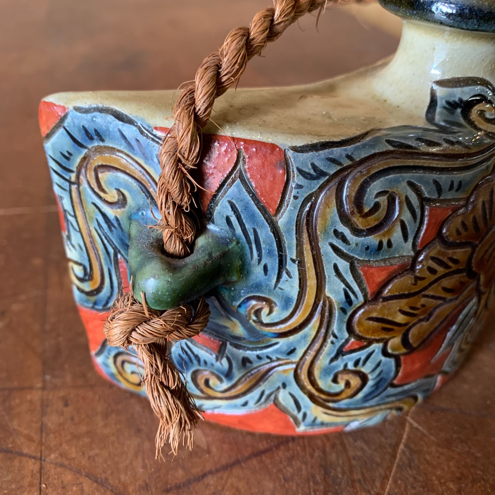 壺屋焼 小橋川清次 抱瓶 だちびん 酒器 牡丹唐草文 花瓶 花器 /HM-0137