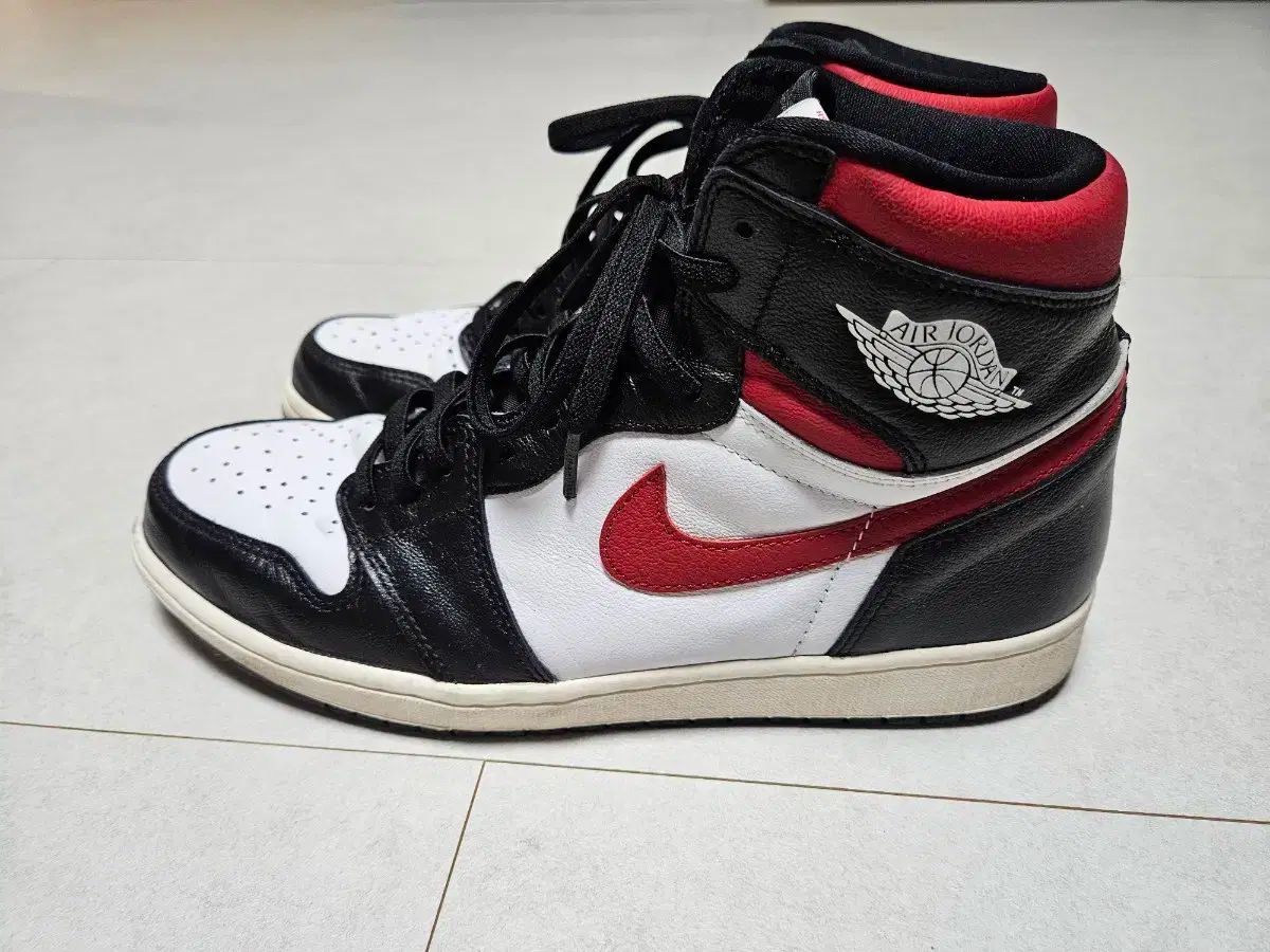 NIKE