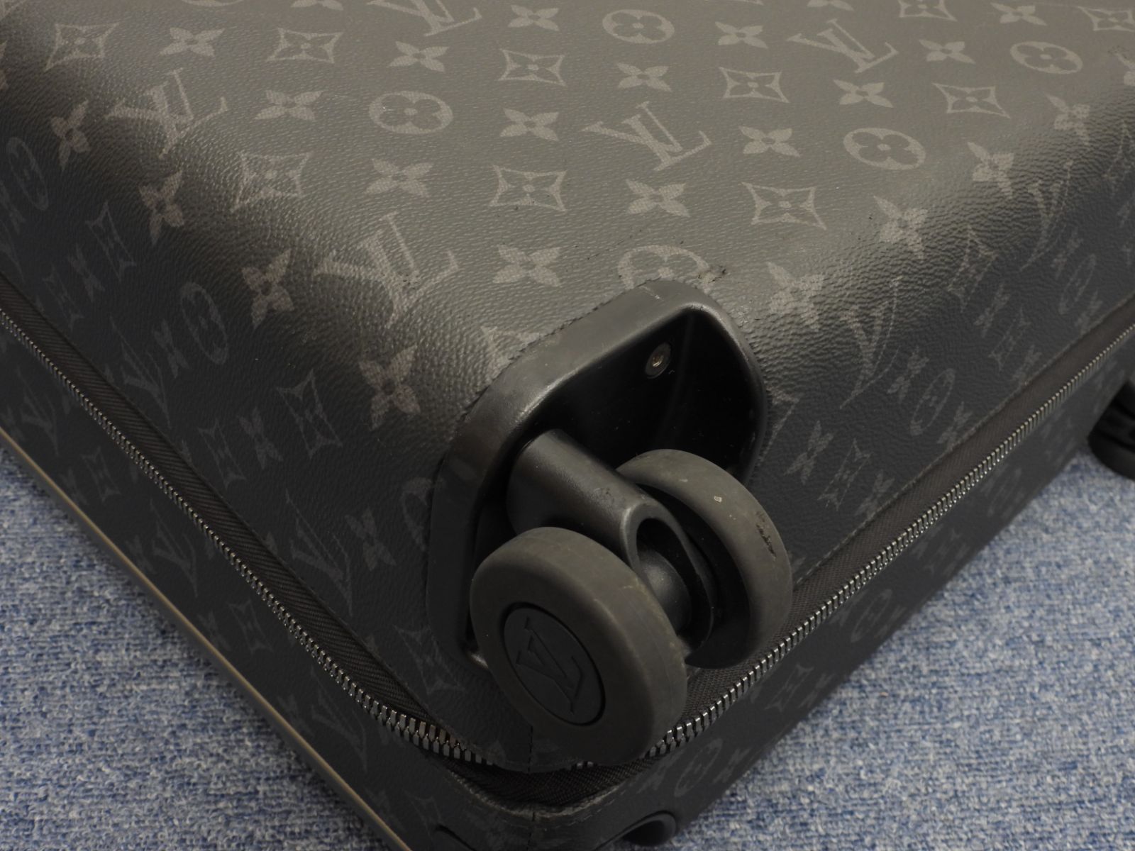 四輪キャリーバッグ