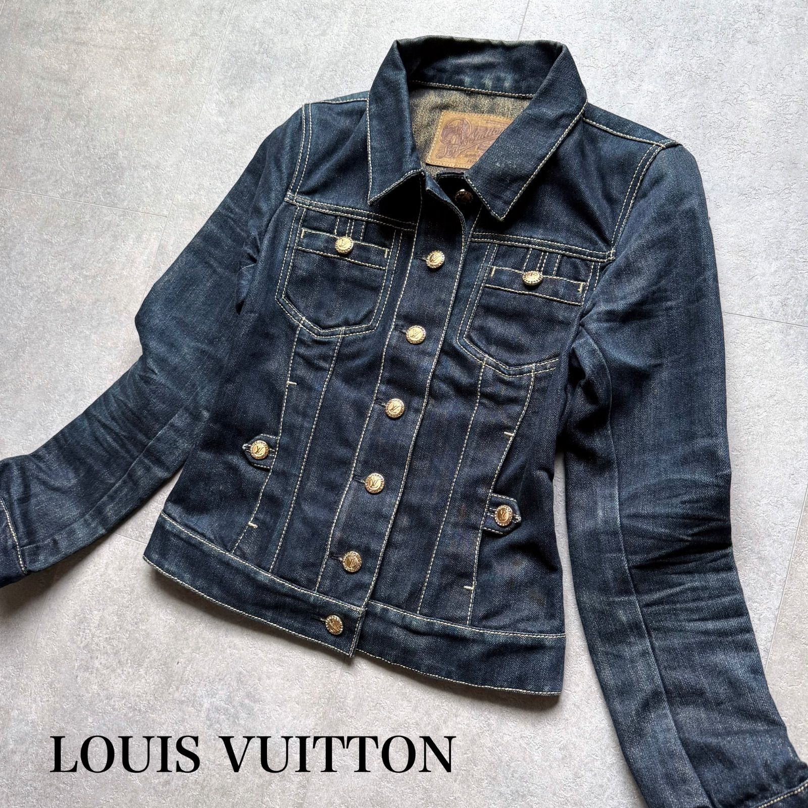 希少 LOUIS VUITTON ルイヴィトン ロゴ 金ボタン ストーン 希少 LOUIS VUITTON ルイヴィトン ロゴ 金ボタン ストーン