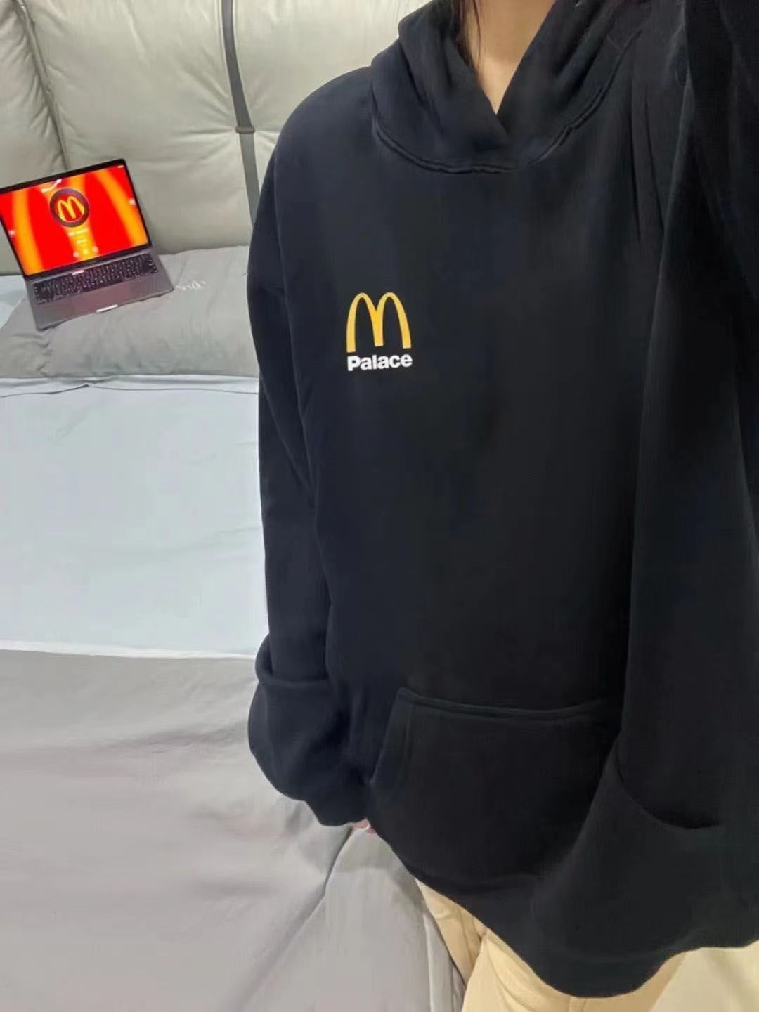 PALACEパレスMcDONALDマクドナルドロゴフーディパーカー希少 注目コラボ【Palace Skateboards】 マクドナルド ロゴ フーディ