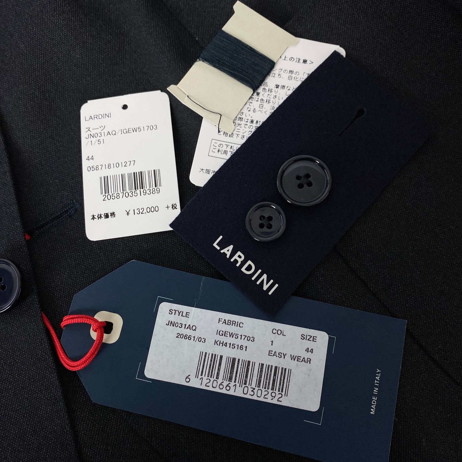年末年始限定価格【美品】LARDINI44パッカブルスーツ SUPER150'Sウール サージスーツ – LARDINI Online Store