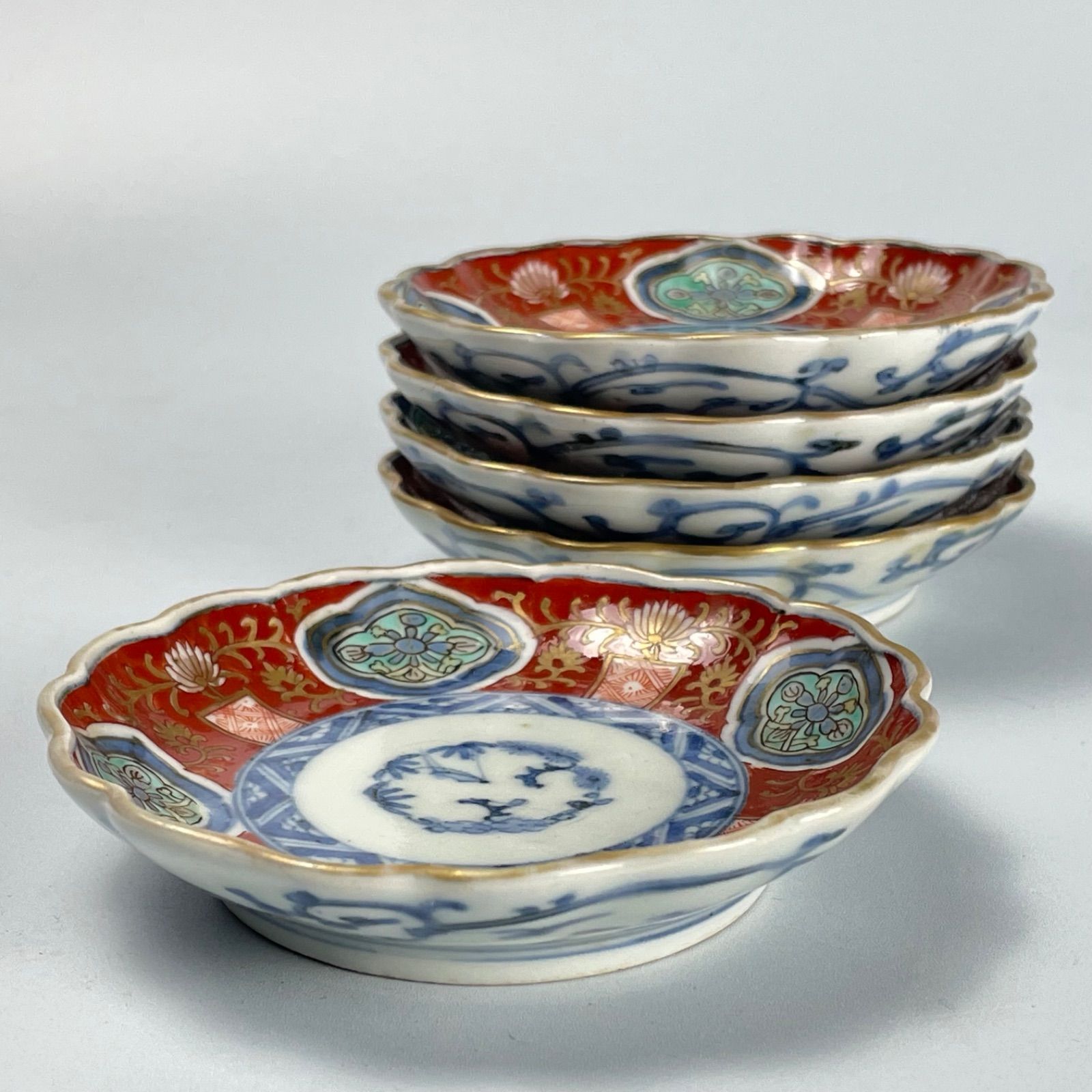 古伊万里　赤絵　松竹梅図　平皿　アンティーク 307 赤絵 古伊万里 伊万里焼 松竹梅 花 骨董 アンティーク 小皿