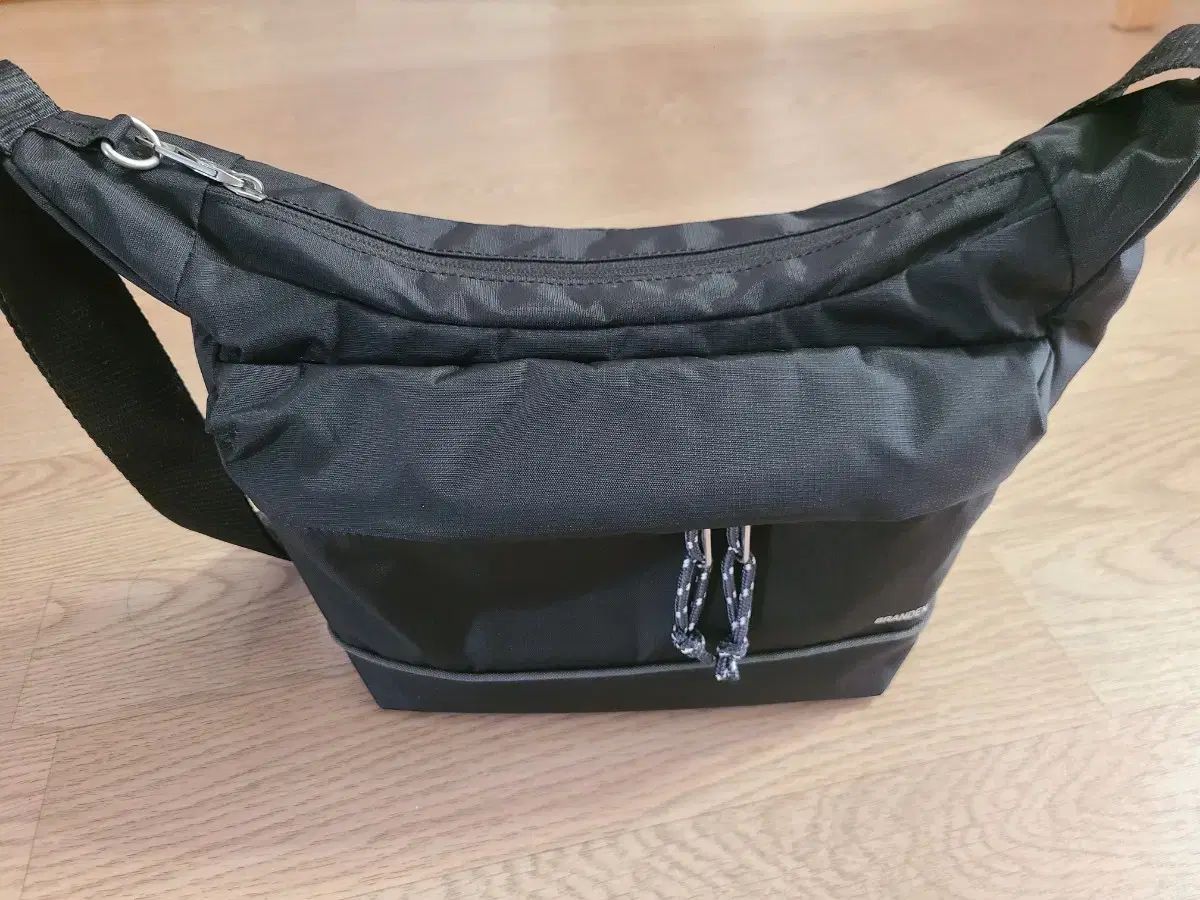 BRANDEN 黒 ユニセックス クロスバッグ