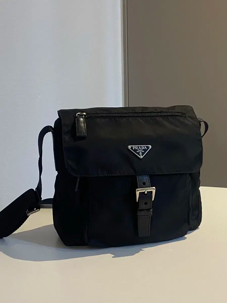 PRADA プラダ ナイロン バックル1つ クロスバッグ