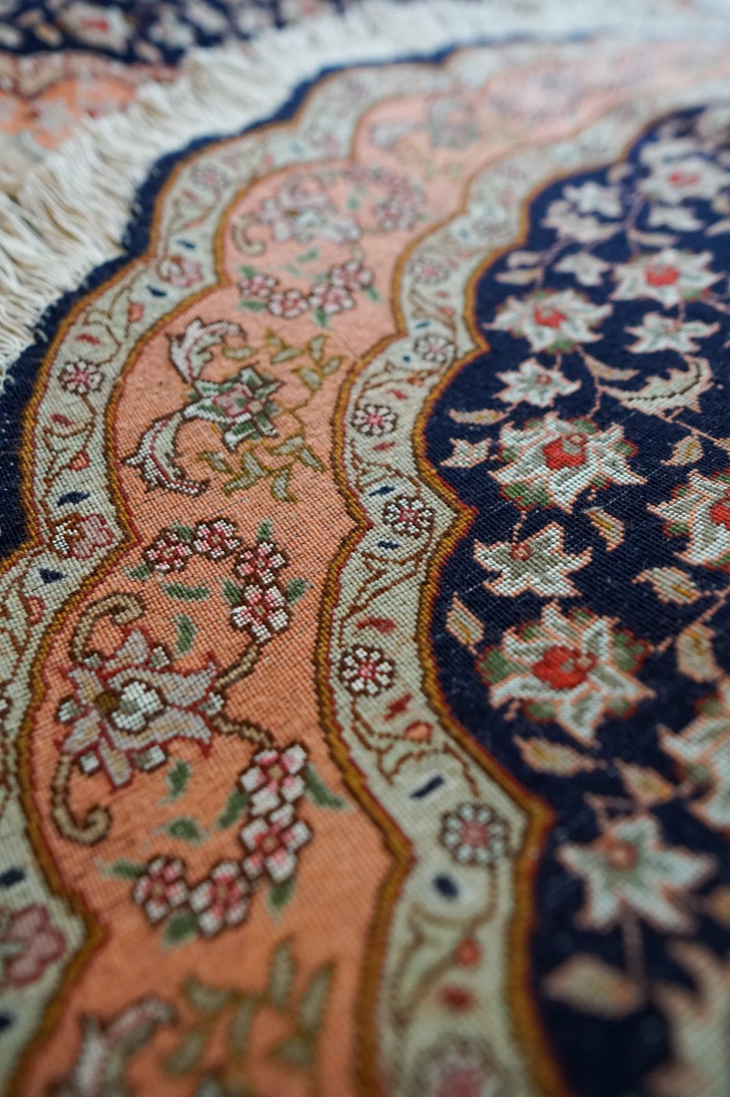 ペルシャ手織り絨毯 タブリーズ産