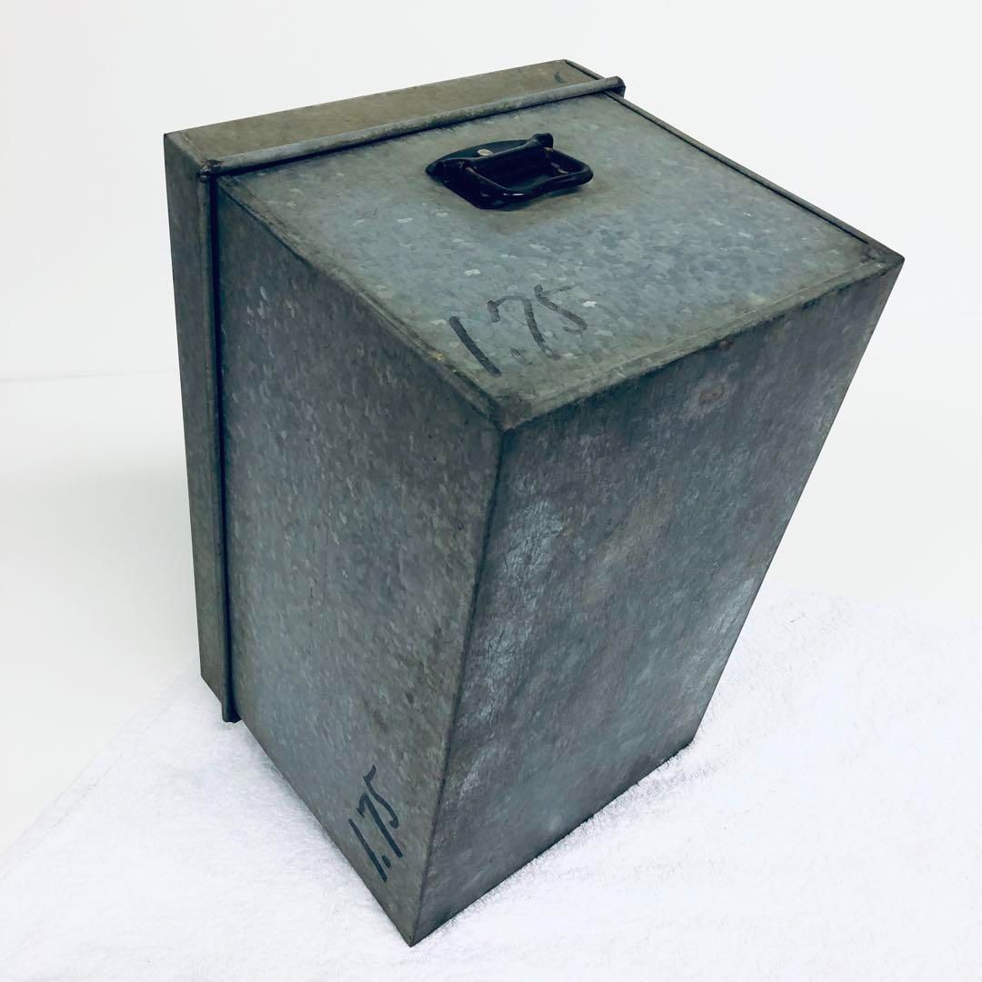 ブリキ缶　トタンBOX　昭和レトロ　ダメージ　ハードケース　頑丈タフ　③ ブリキ缶 トタンBOX 昭和レトロ ダメージ ハードケース 頑丈タフ
