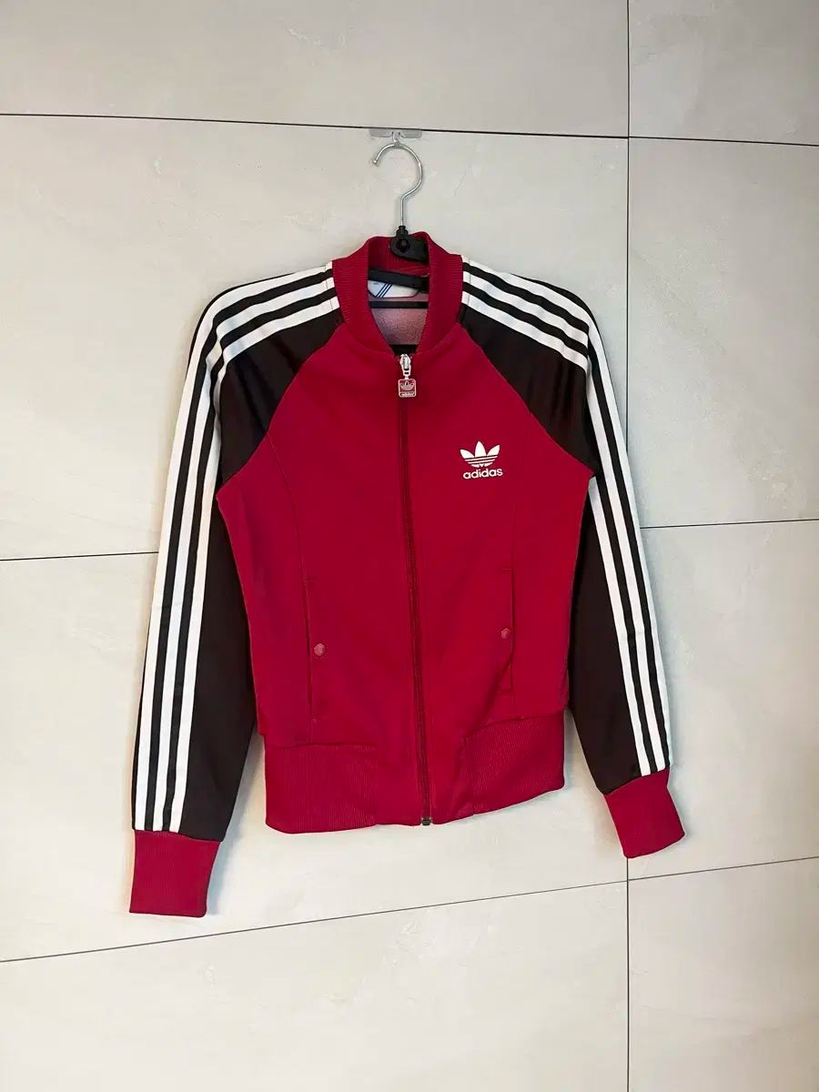 アディダス ストロベリーチョコ