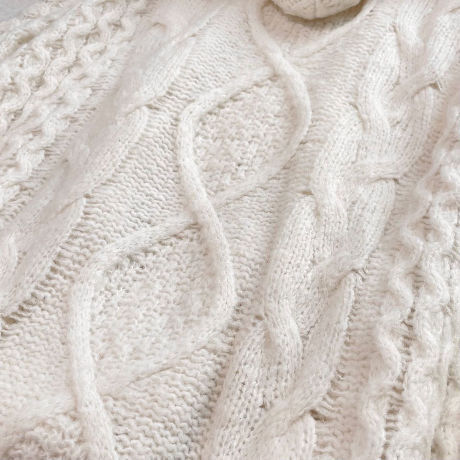 GRACE CONTINENTAL グレースコンチネンタル ケーブルニット フード付きポンチョ フォックスファー ジップ ドルマン ニット パーカー ポンチョ カーディガン アウター 森ガール y2k GULLKHAN_COM