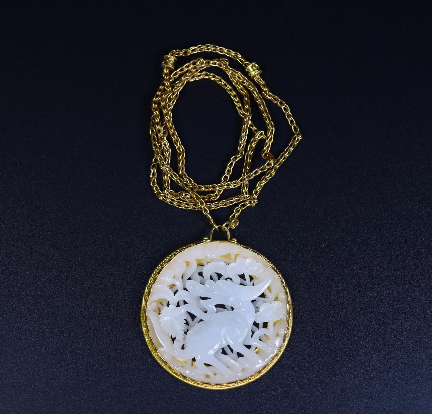 旧家蔵出し 和田玉細密彫 羊脂玉 透空彫 包銀 神獣紋 玉佩 ペンダント 古 収集家