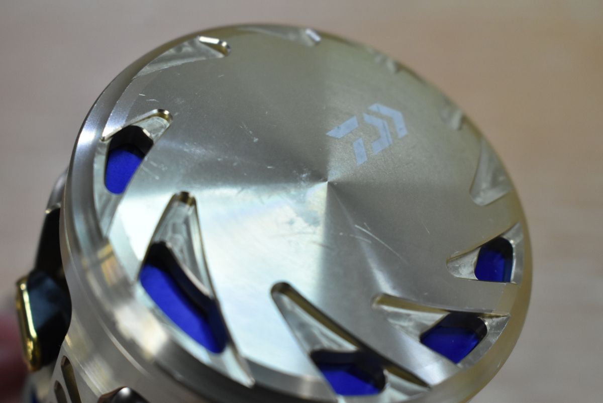 在庫限り ダイワ ミリオネア バサラ 100H 右巻き ベイトリール DAIWA MILLIONAIRE BASARA オフショア 船釣り アオリイカ タチウオ 根魚 デザイン性