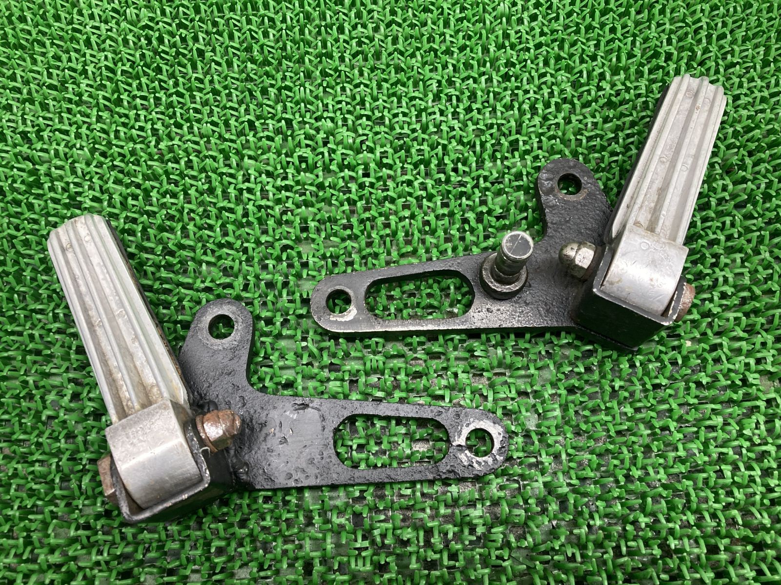 RZ250 RZ350 ステップ 左右 社外 バイク 部品 4L0 4L3 4U0 バックステップ カスタム素材に 曲がり無し