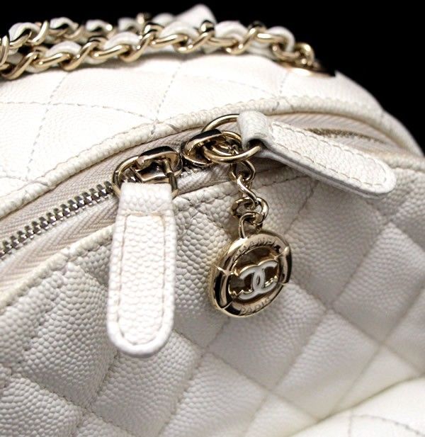 CHANEL シャネル マトラッセ バックパック　キャビアスキン　ホワイト CHANEL - CHANEL シャネル マトラッセ バックパック キャビア