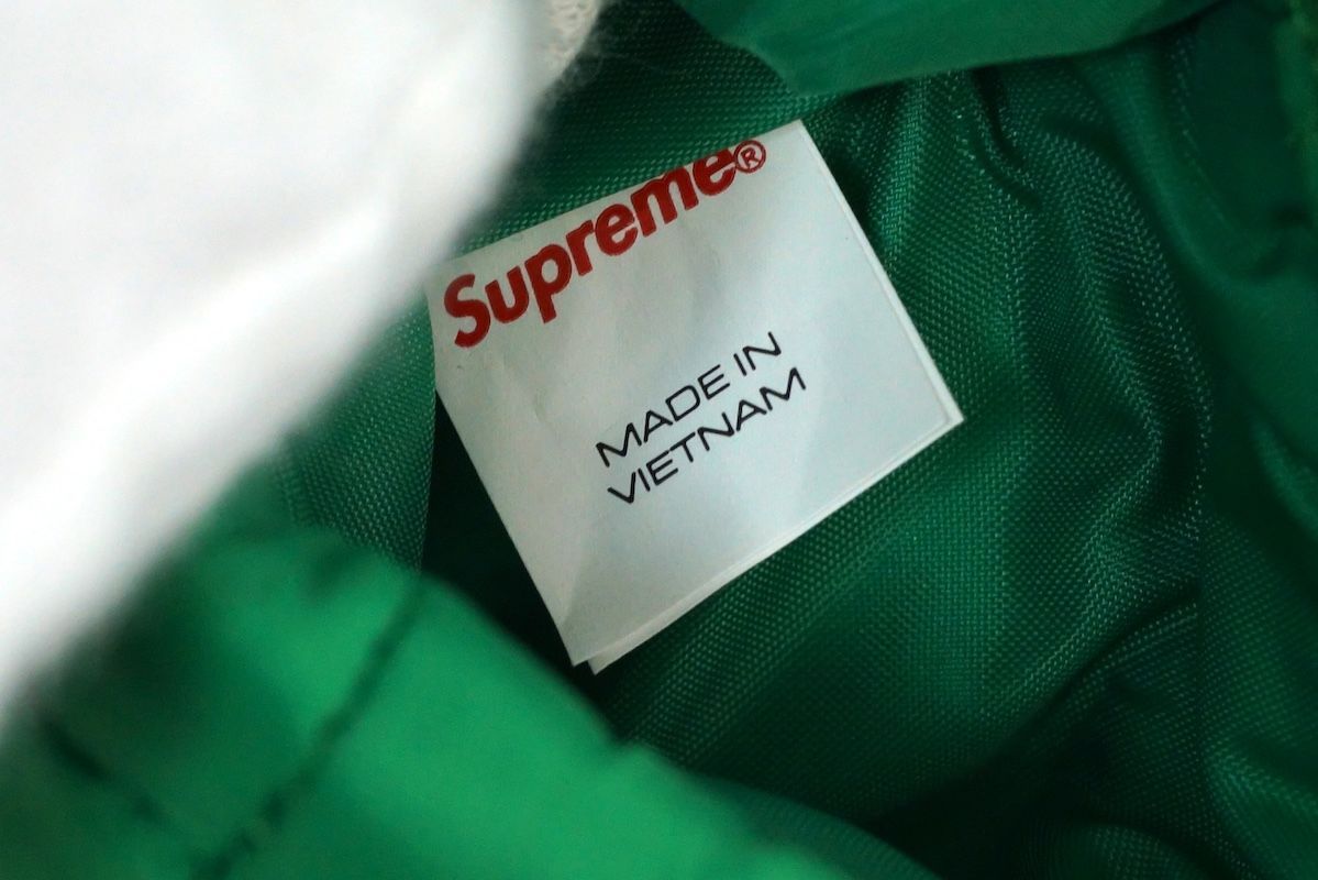 2025 AW SUPREME シュプリーム Puffer Neck Pouch Green パファー ネック ポーチ グリーン スマホ ショルダー