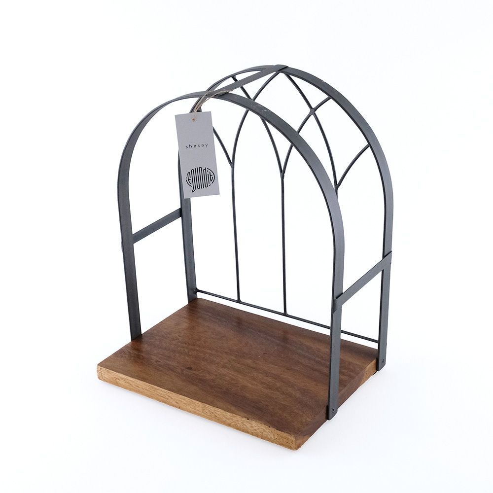 ディスプレイスペースになる窓枠の飾り棚 お気に入りの空間を手に入れるアイテ