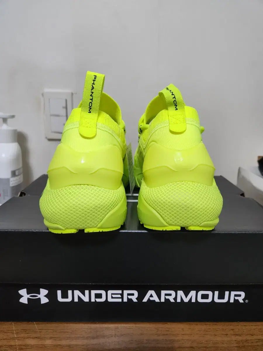 ARMOUR アンダーアーマー