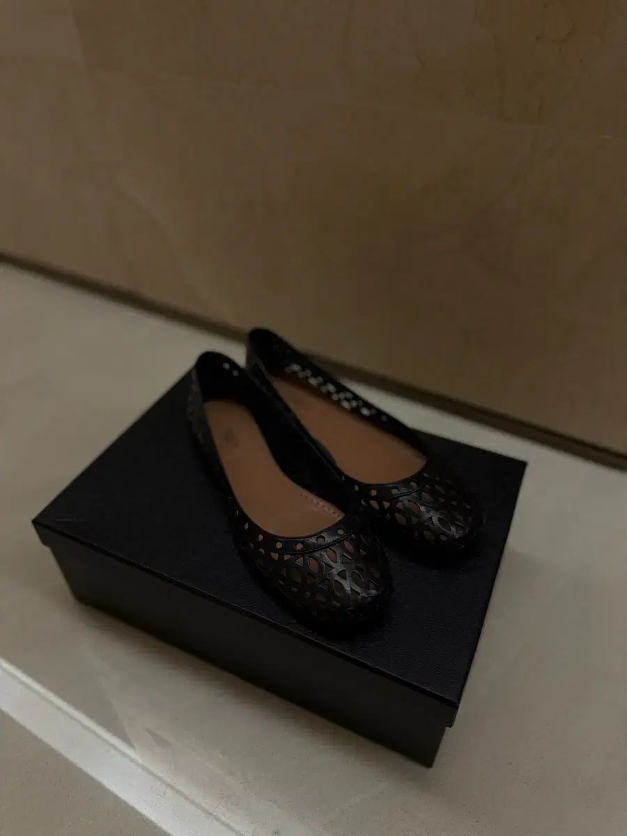 アライア バレリーナ フラット シューズ