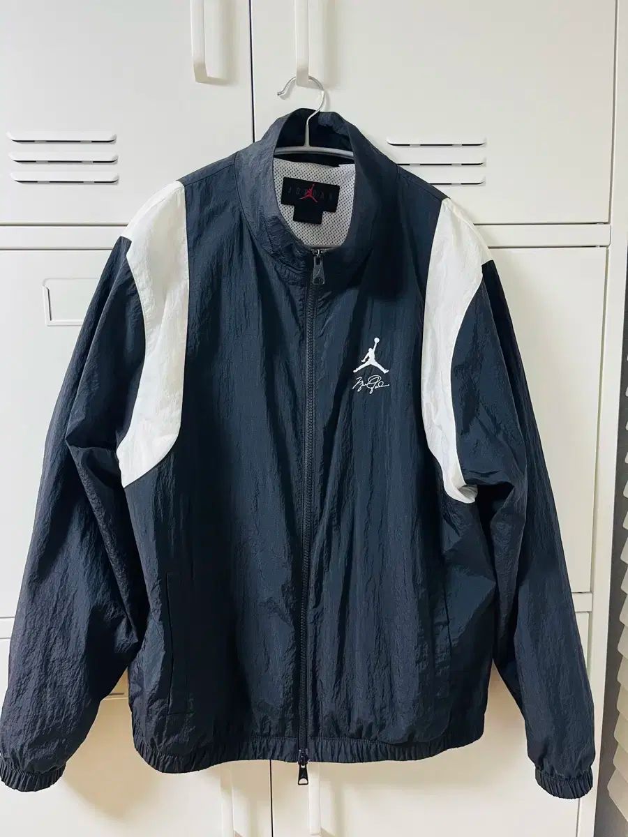 韓国 NIKE ジョーダン ESSENTIALS エッセンシャルズ ウーブン ジャケット FN4622-010 ウィンドブレーカー