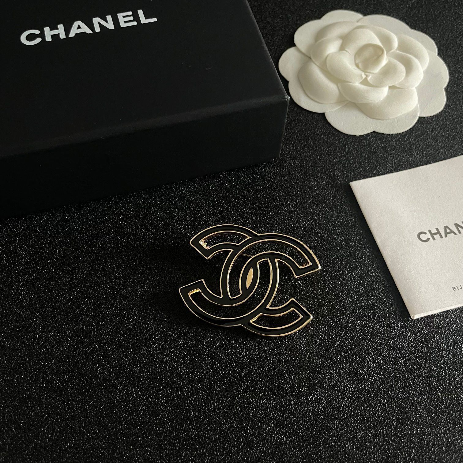 今日特価】CHANEL 最新モデル ブローチ レディース ファッション