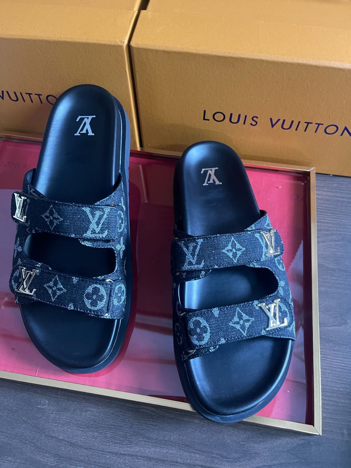 ルイヴィトン LOUIS VUITTON コンフォートサンダル Louis Vuitton ルイ