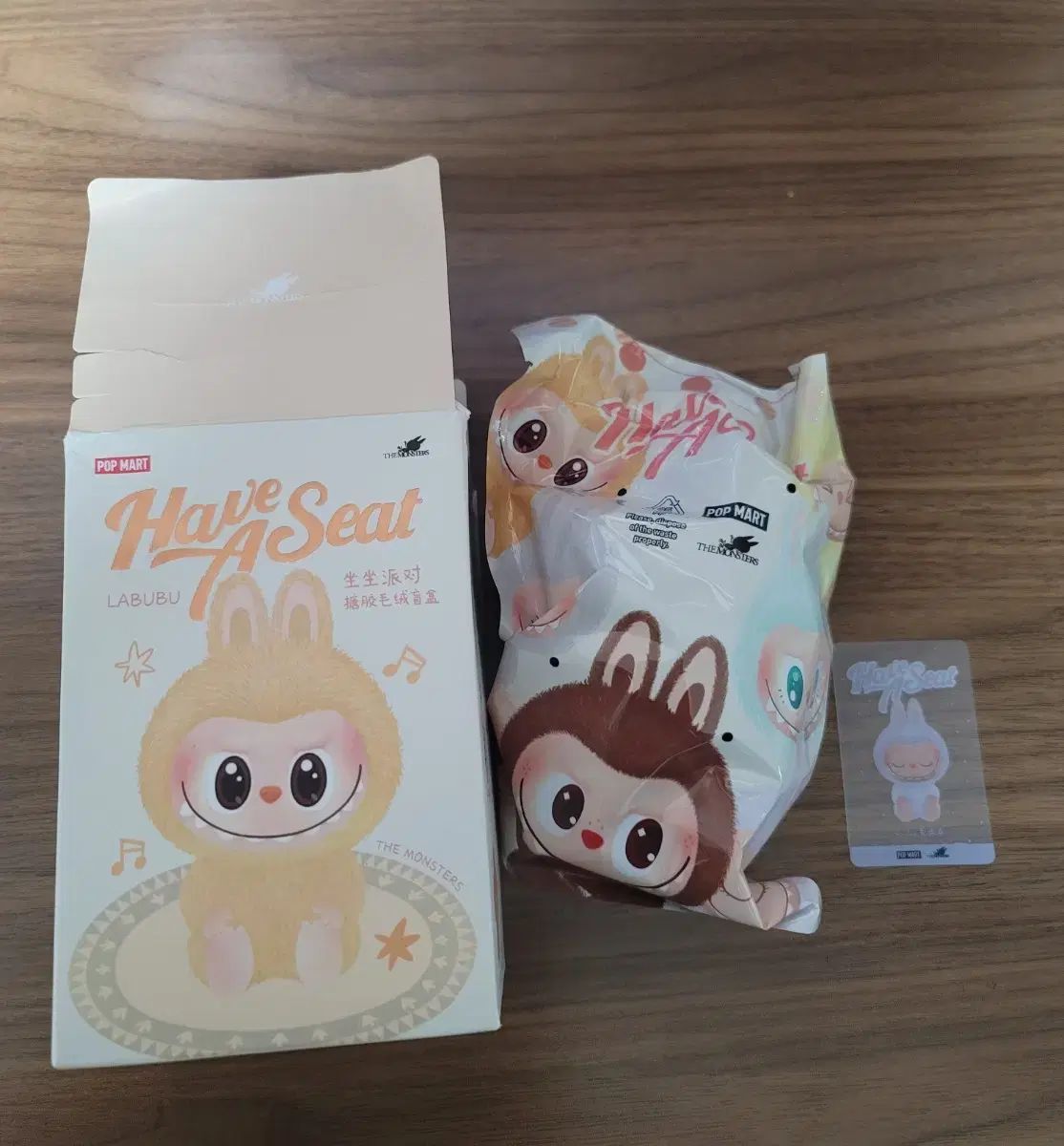 【雷市場（ポンジャン）商品韓国直送】 POP MART (ポップマート ) Labubu(ラブブ） 私と遊ぼう zizi 売ります