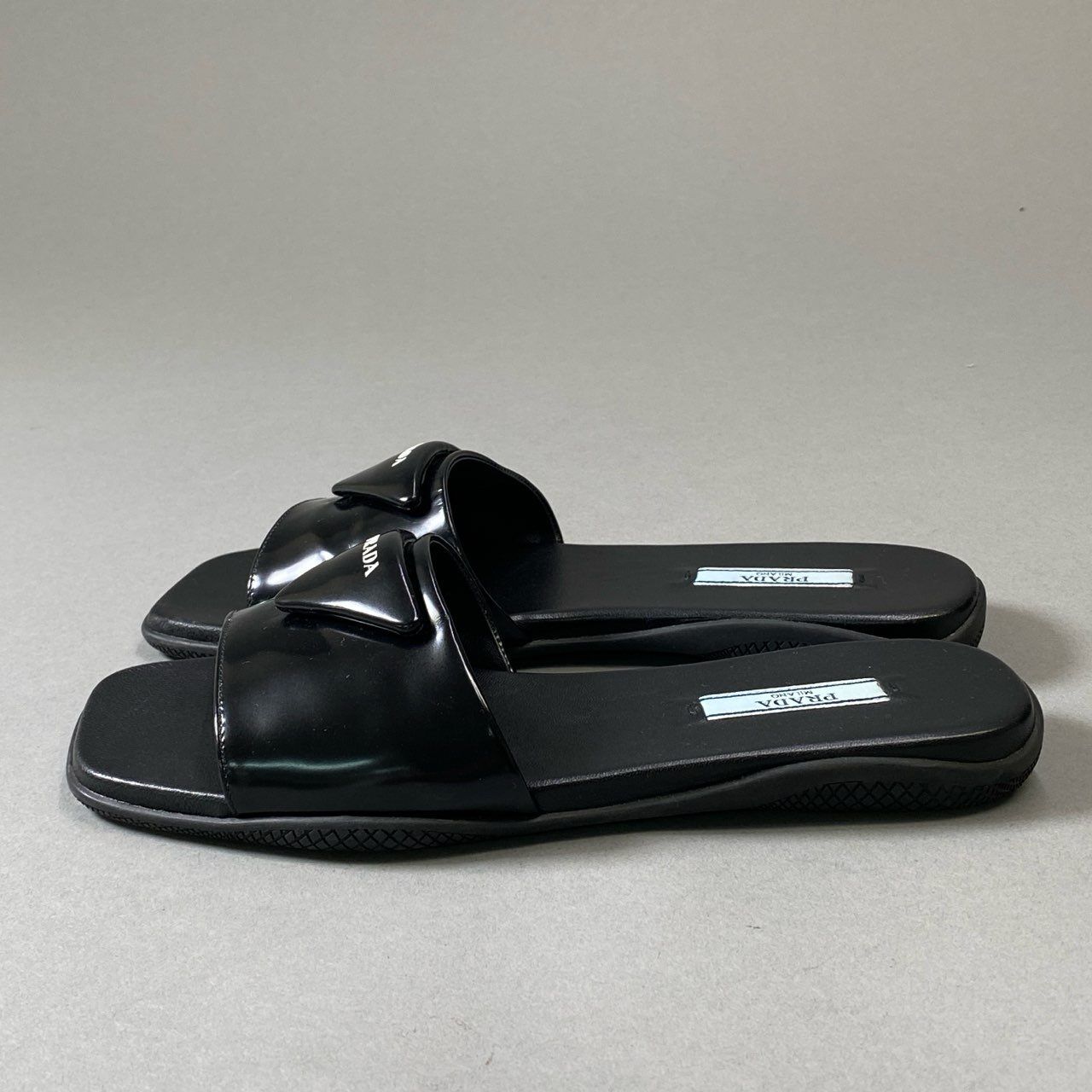 プラダ ロゴ パデッドナッパ レザー サンダル ブラック プラダ PRADA