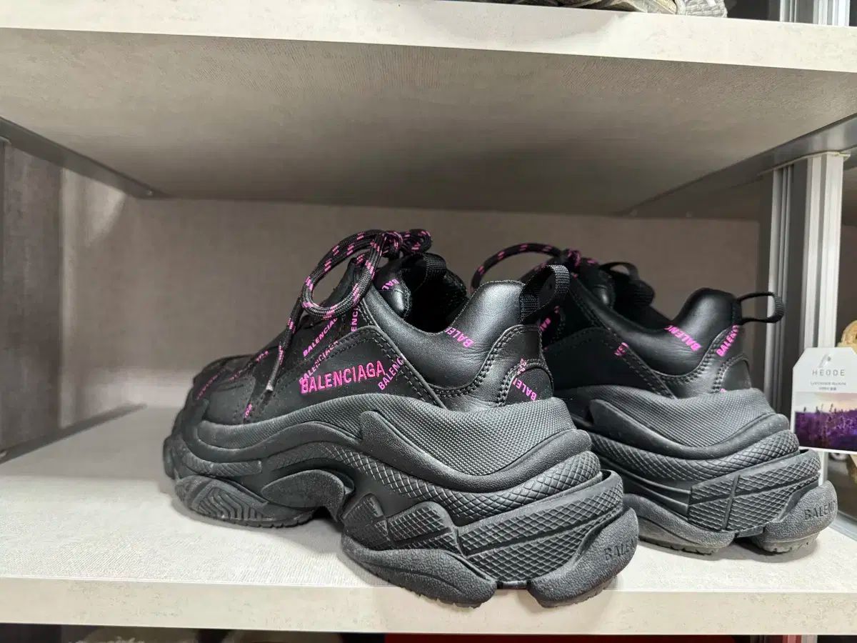 BALENCIAGA