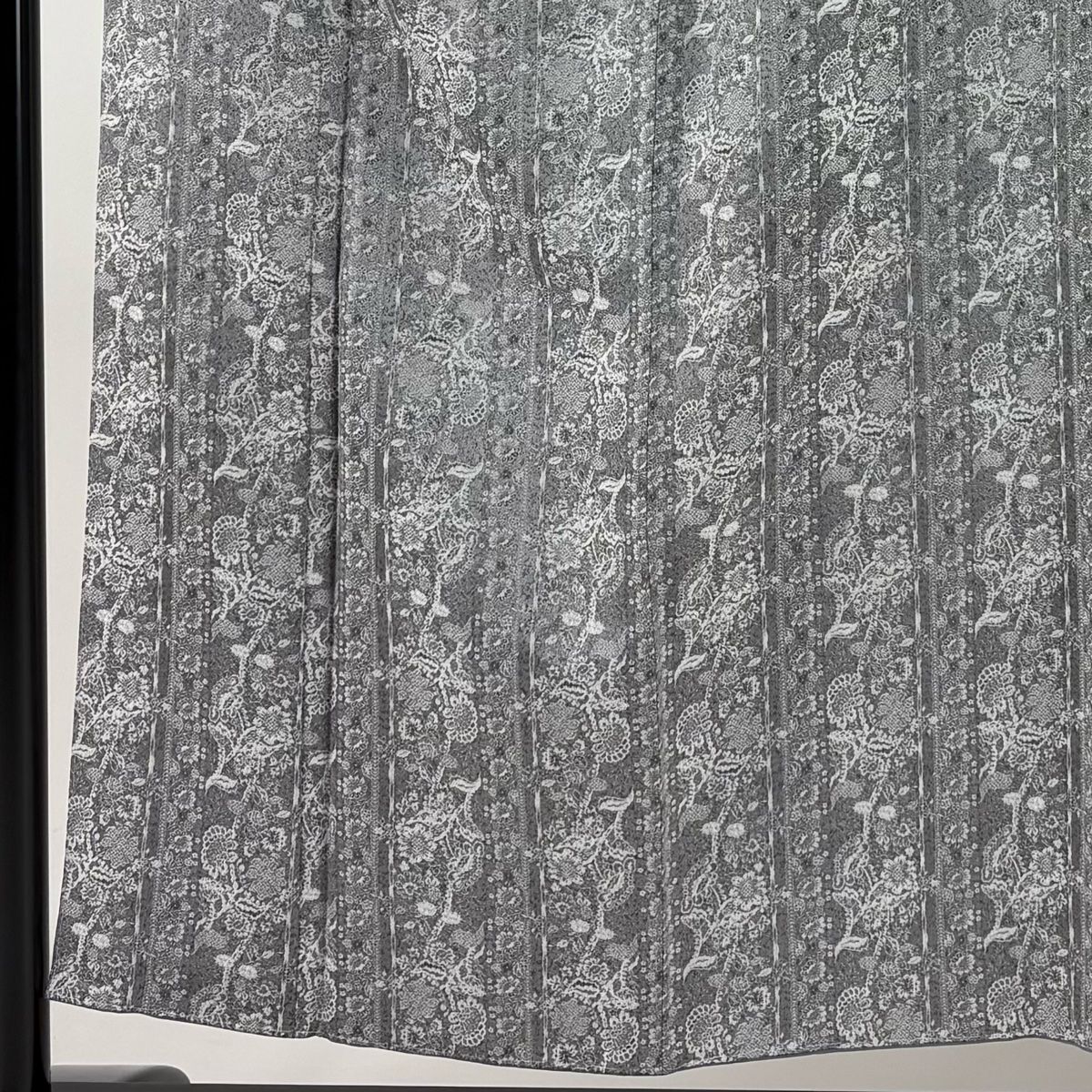 小紋 身丈152cm 裄丈61.5cm S 袷 紋意匠 草花 縦縞 灰色 正絹 名品