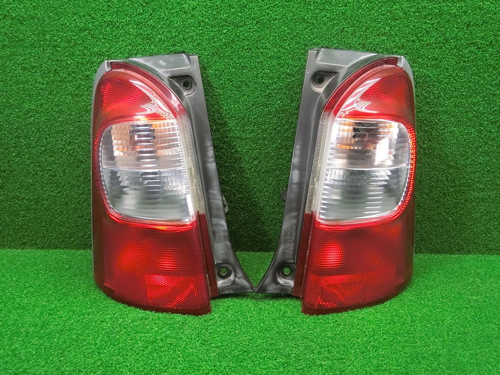 10914] ダイハツ エッセ L235S テールライト テールランプ 左右セット
