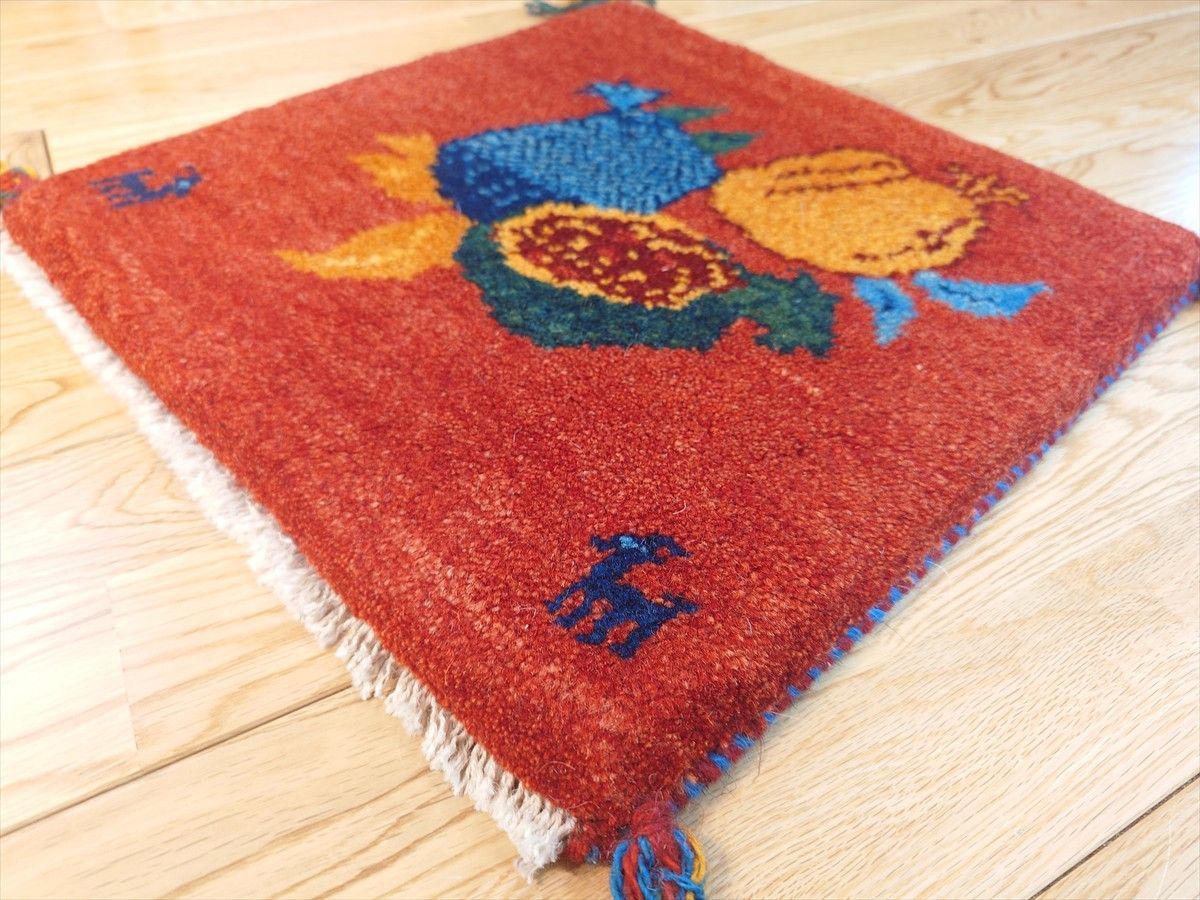 【本日のどっきりセール】 ペルシャ ギャッベ ミニマット 横39x39㎝ ザクロの実 茜色 T7807