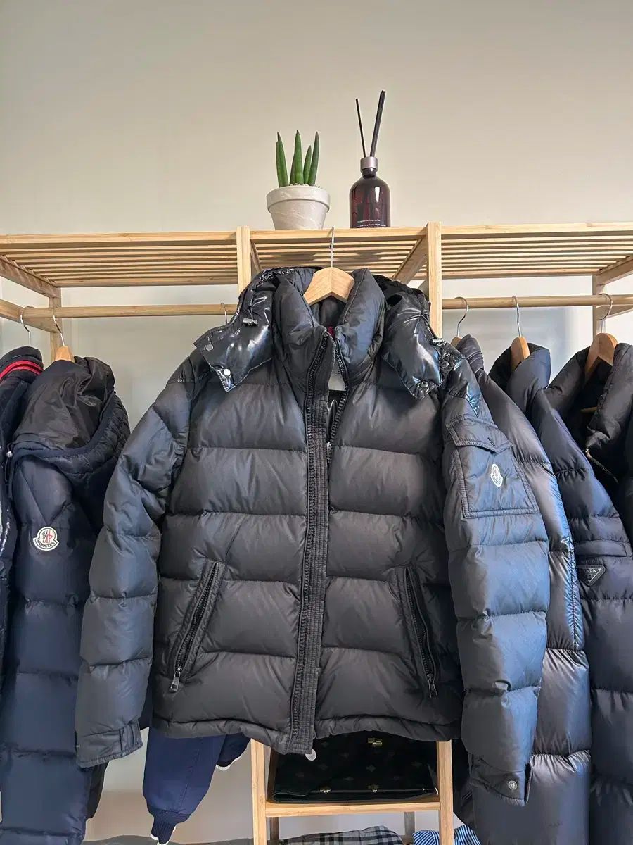 正規品 MONCLER(モンクレール) シュヴァリエ ダウンジャケット 95 -スリム 100