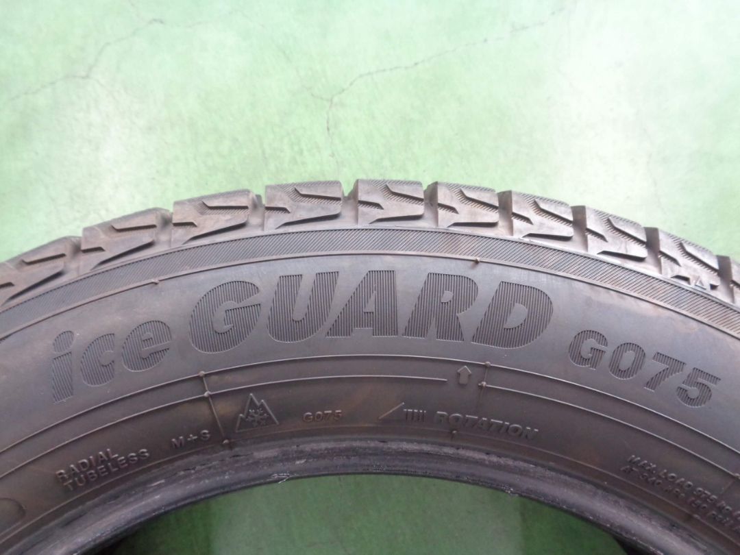 片手で持てる ヨコハマ アイスガードG075 235 60R18 スタッドレスタイヤ 2本 神奈川県 サンダル