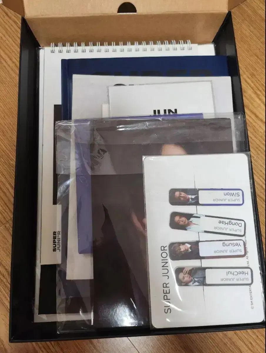 SUPER JUNIOR シーグリ　2018 SUPER JUNIOR/SUPER JUNIOR 2018 SEASON'S GREETINGS ［CALENDAR