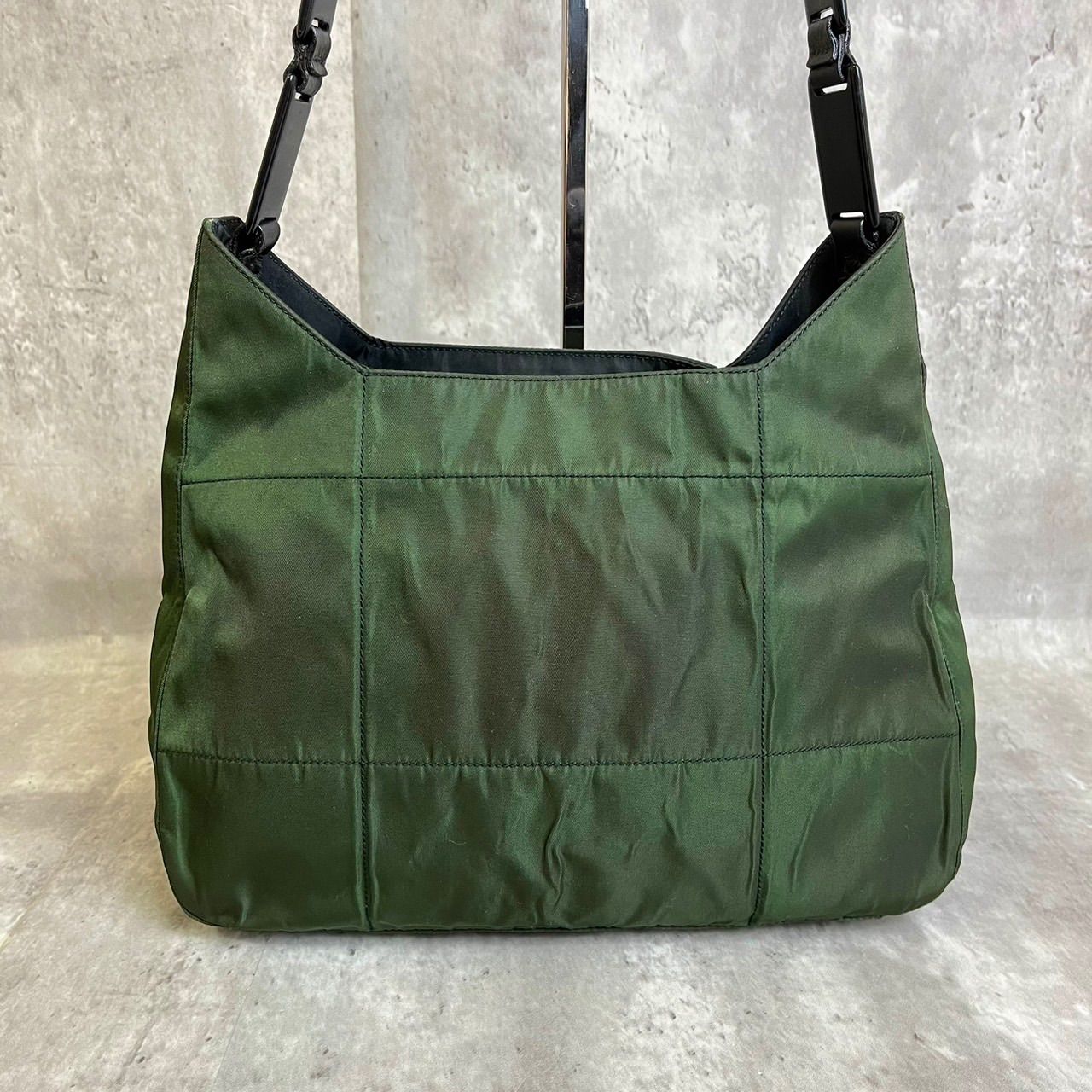 PRADAプラダ ワンショルダー ナイロン ハンドバッグ カーキ 三角ロゴ 良品 PRADA プラダ O ナイロン カーキ 緑 ショルダーバッグ 三角