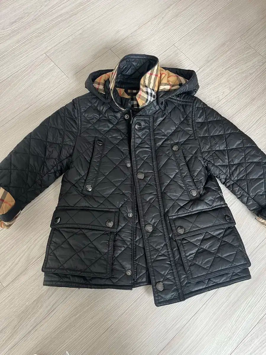 バーバリーキッズ☆キルティングジャケット☆size10 バーバリー キッズ キルティングジャケット