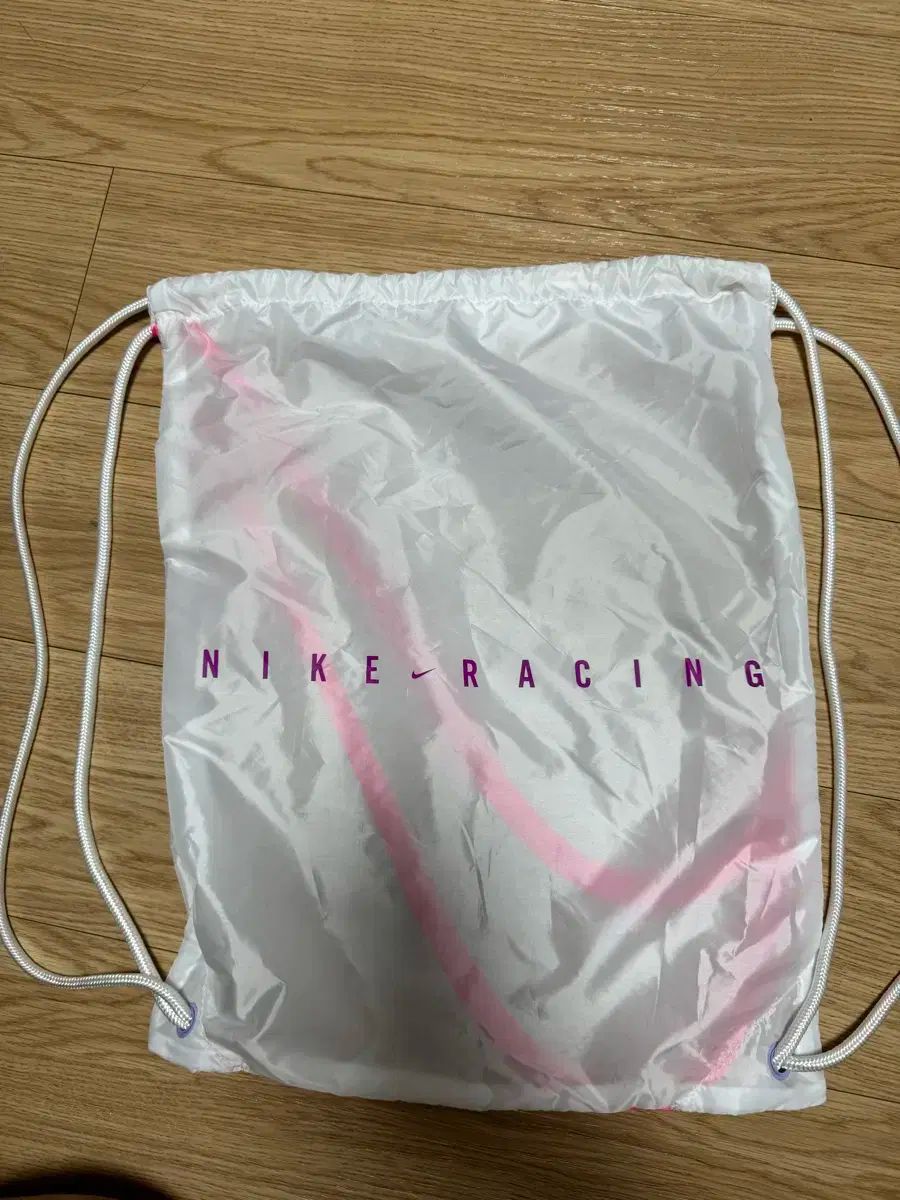 NIKE