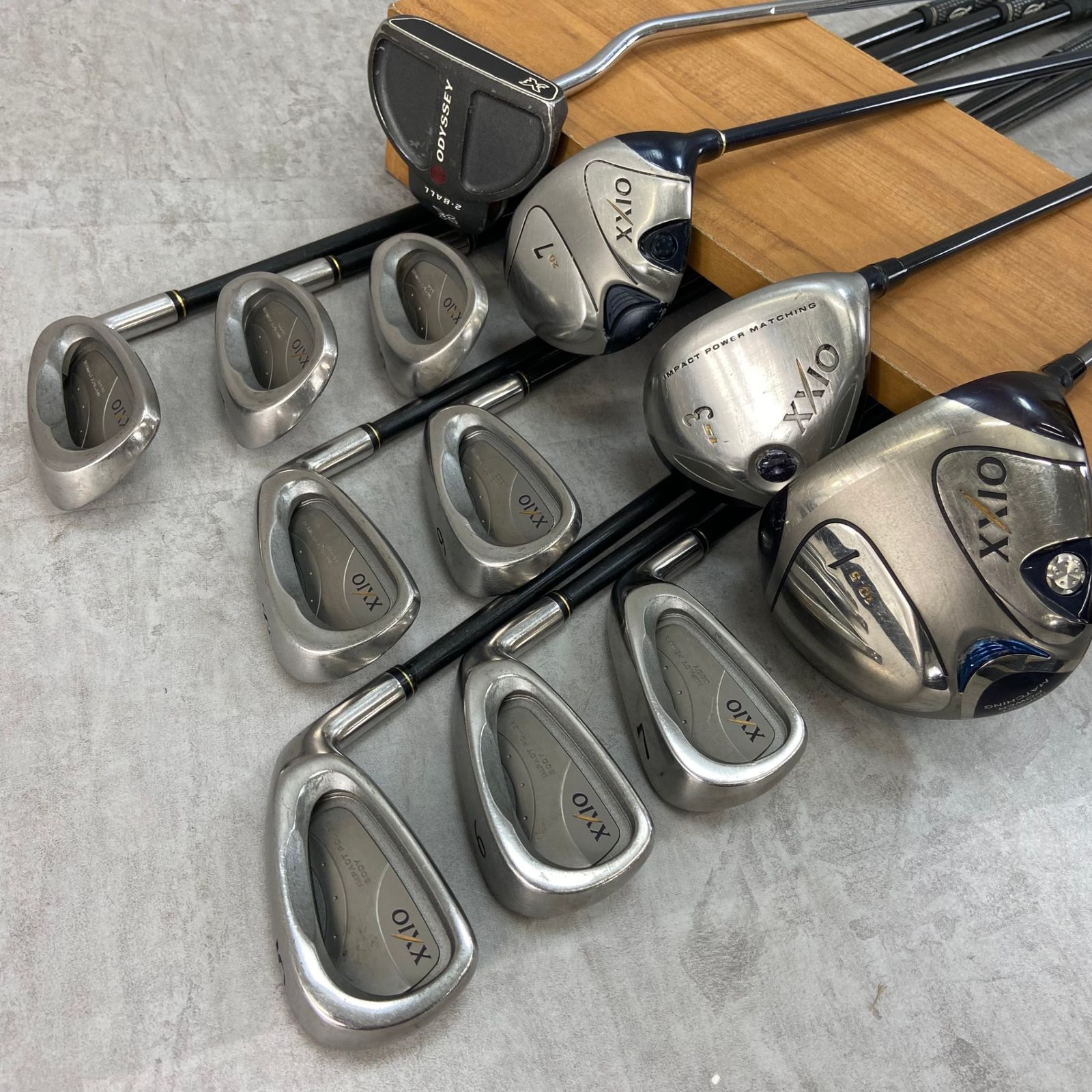 XXIO - XXIO　ゼクシオ　メンズゴルフ12本セット　カーボン　右利き用　キャディバッグ　初心者おすすめ　入門用 XXIO ゼクシオ メンズゴルフ12本セット R 右利き用 キャディ