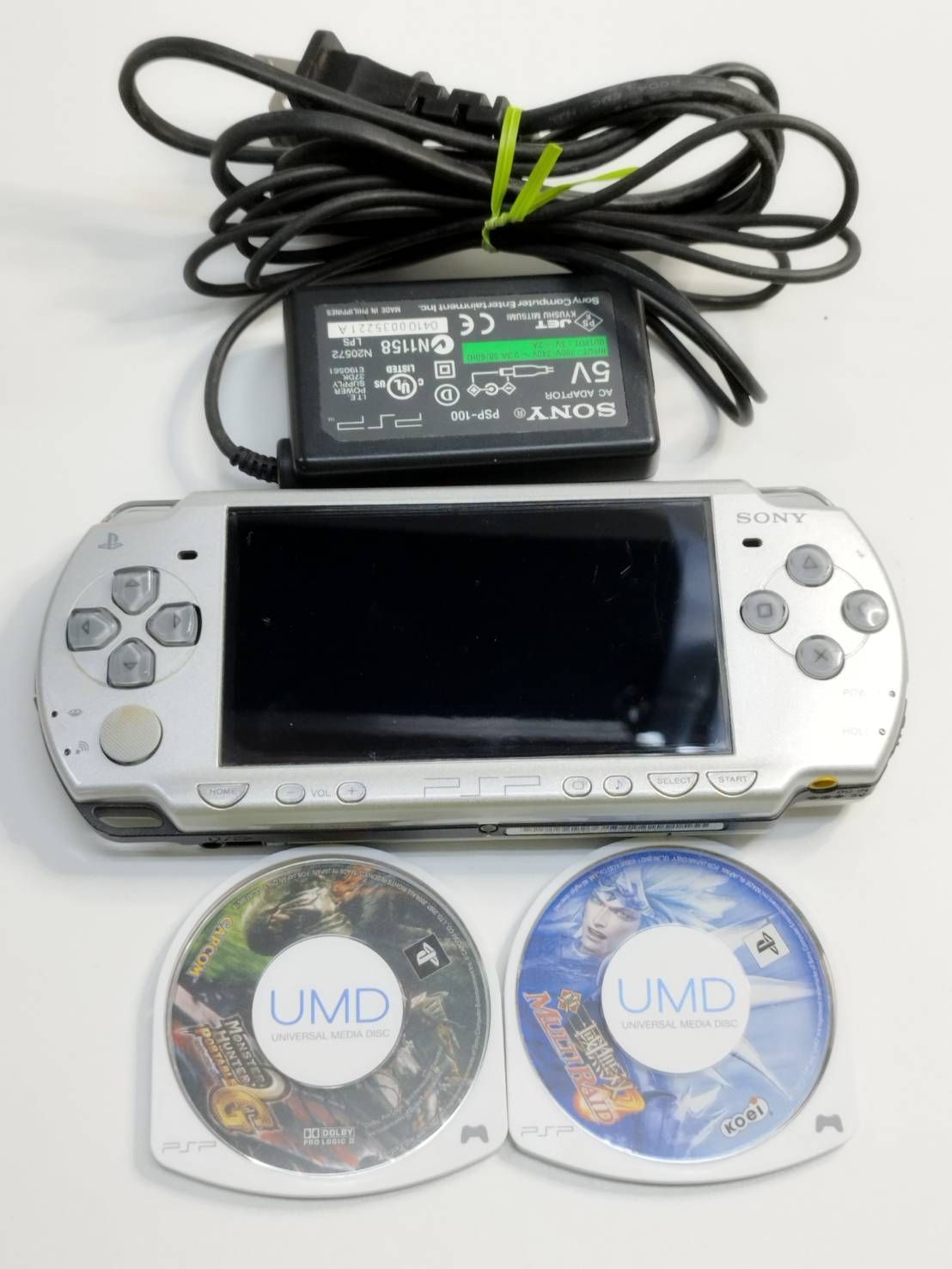 【ジャンク】PlayStation Portable/PSP/PSP2000/おまけソフト付き！