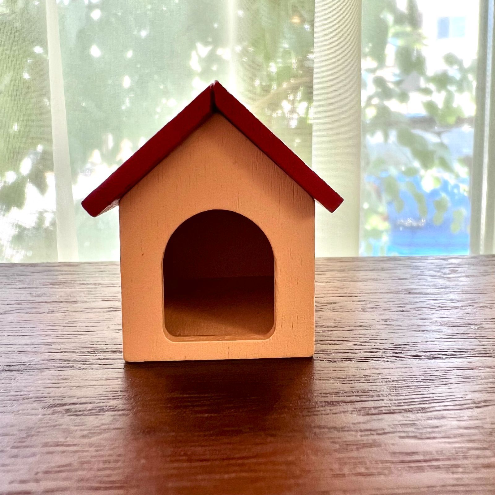 ミニチュア ドールハウス 犬小屋 木製 赤い屋根 - メルカリ