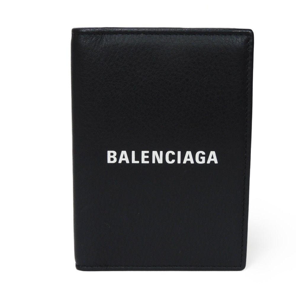 BALENCIAGA パスポートケース ホワイト BALENCIAGA パスポートケース ホワイト - メルカリ