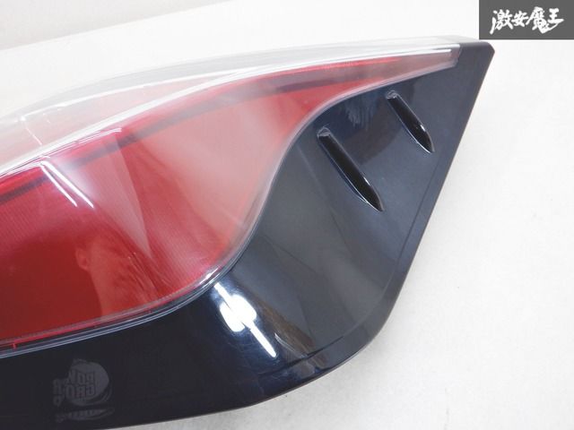 GJR TOYOTA アクア NHP10 前期 純正 テールランプ 右側 GJR TOYOTA アクア NHP10 前期 純正 テールランプ 右側 トヨタ