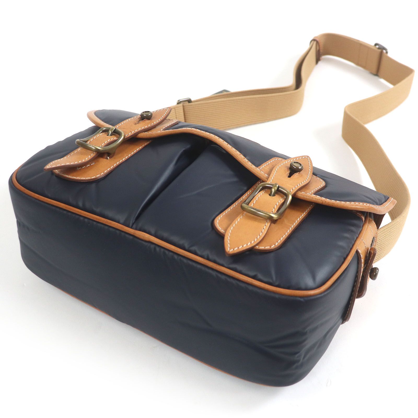 美品　HUNTING WORLD バチューサーパスキルティング　折り財布　黒 極美品▽HUNTING WORLD ハンティングワールド 3009BSQ バチュー