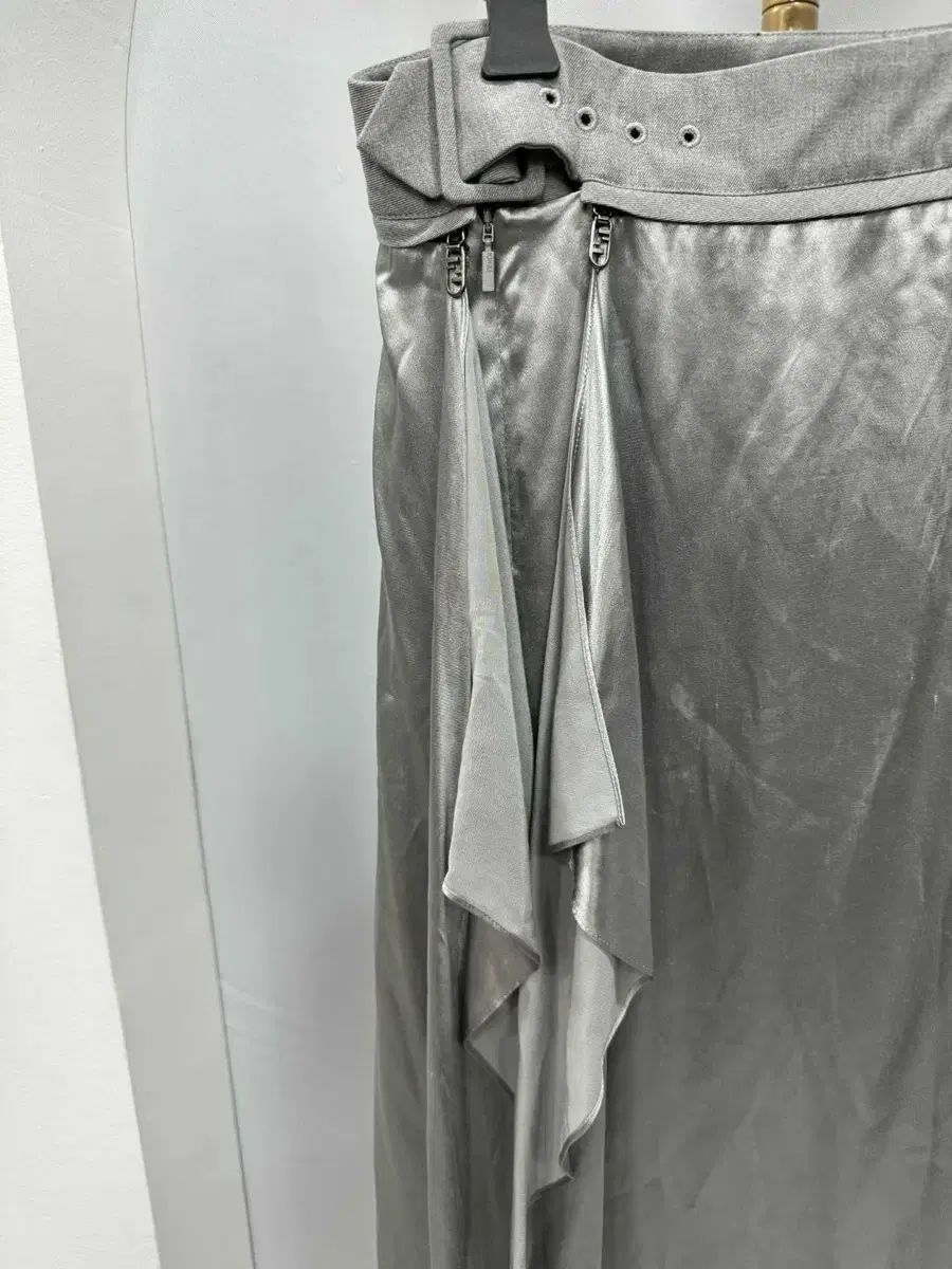 サテン スカート