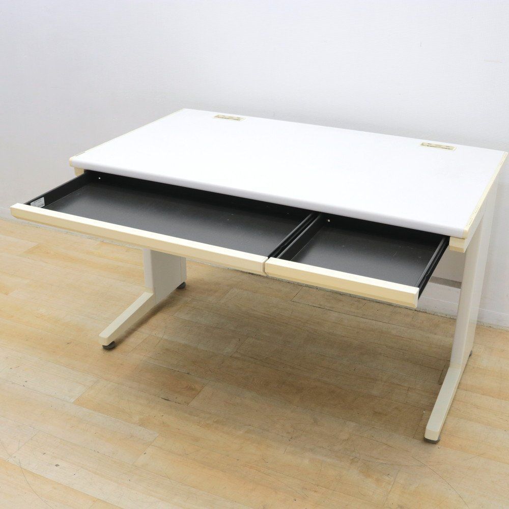 オカムラ ビラージュ Village 平デスク 8VD12H W1200 D700 H700 ホワイト オフィスデスク PCデスク L字脚 配線口 EG18175 オフィス家具