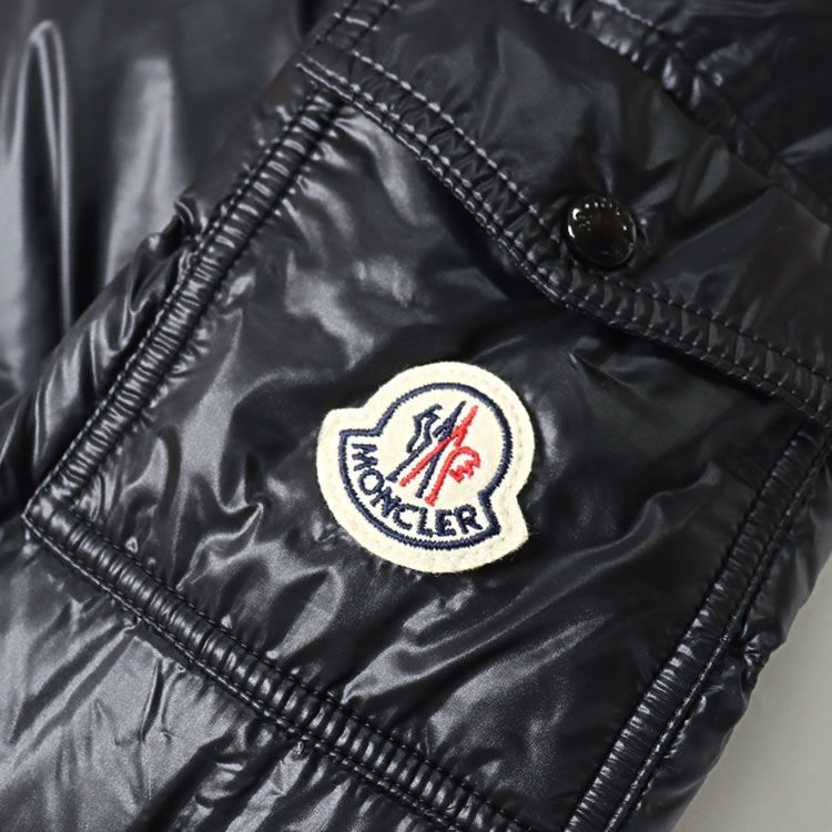 MONCLER ブラックダウンジャケット ショート丈　フード付き モンクレール MONCLER ダウン ダウンジャケット レディース