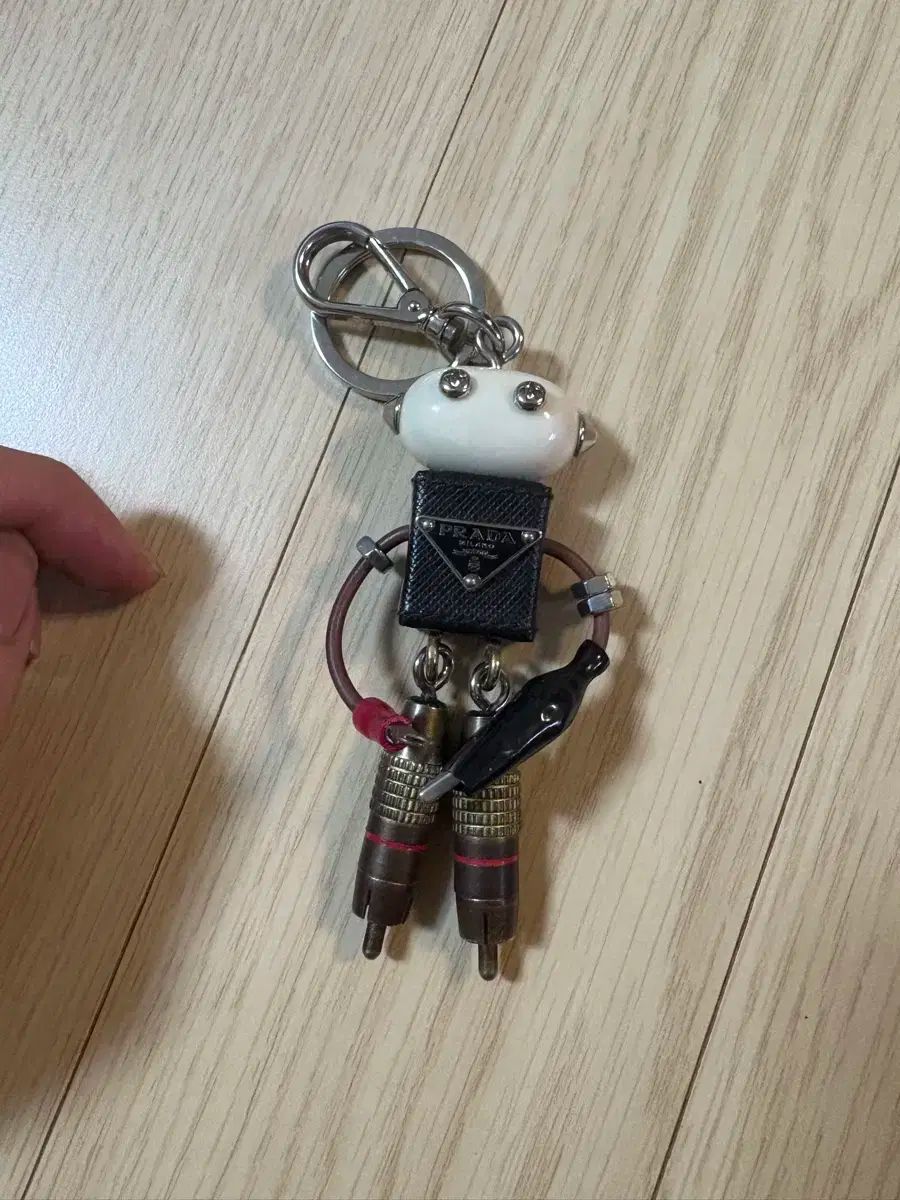 PRADA (プラダ) マリ サフィアーノ ロボット チャーム キーリング