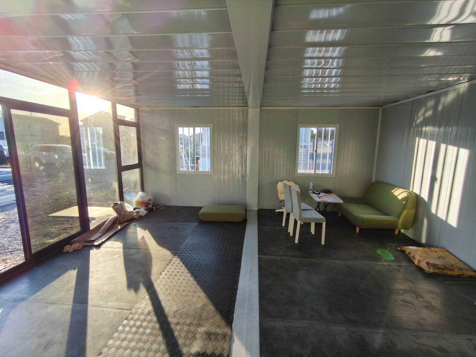 プレハブ 新品の組立式コンテナハウス ユニットハウス 倉庫 事務室