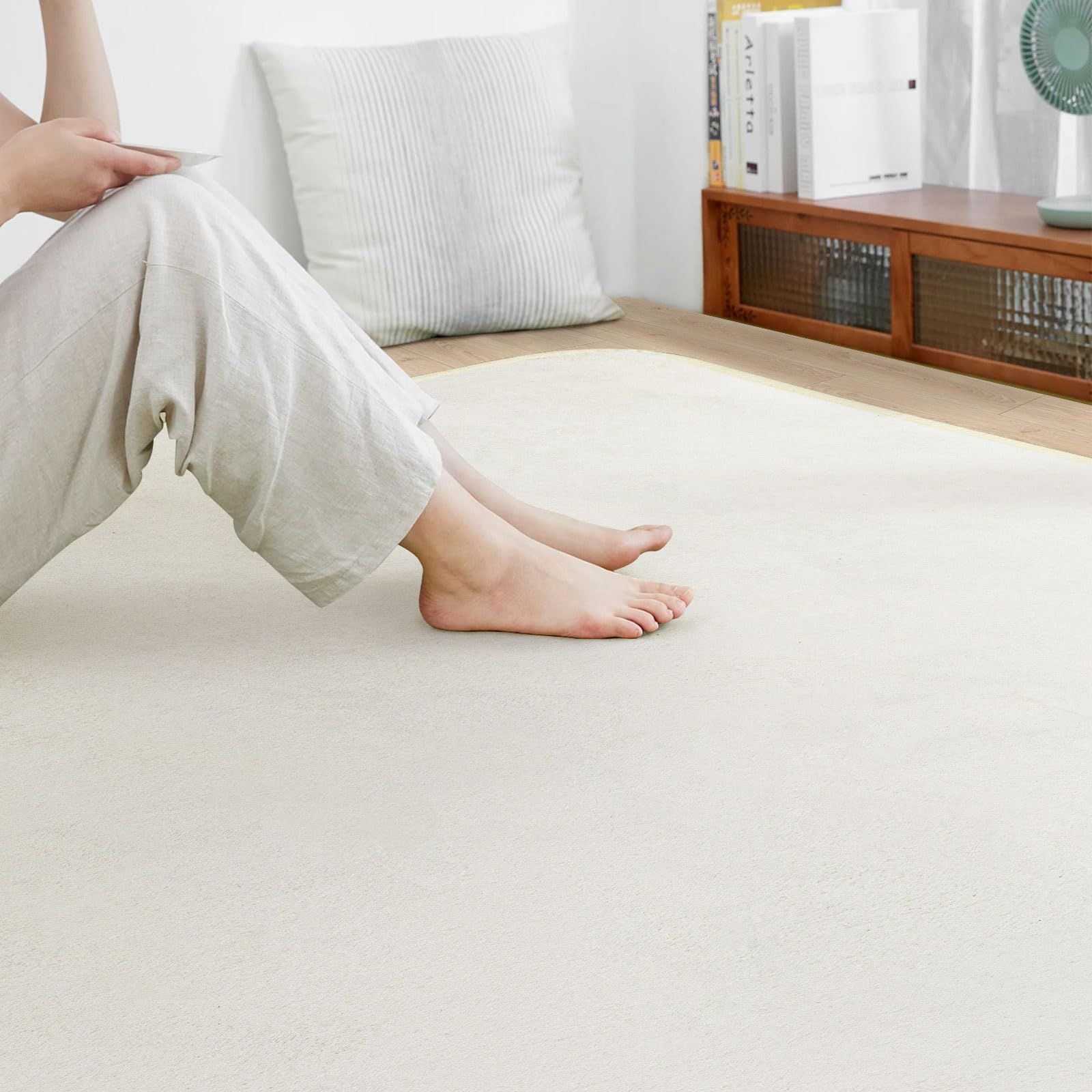 素肌にやさしい 防臭 北欧風 防ダニ おしゃれ 厚手 抗菌 防音 滑り止め付き 床保護 1.5畳 転倒を防ぐ 絨毯 床暖房対応 夏用ラグマット カーペット ホットカーペット対応 ラグ アイボリー135×18